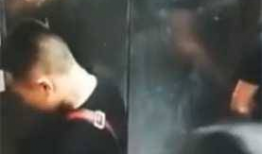 女生小便视频,真实生活场景大公开